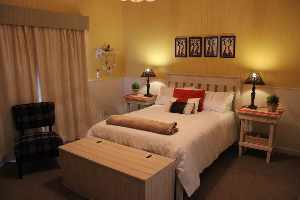 Smuts Ave. Guest Rooms Херманус Екстериор снимка