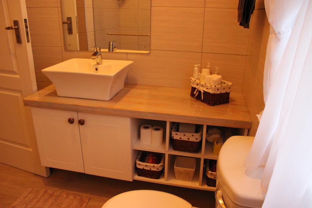 Smuts Ave. Guest Rooms Херманус Екстериор снимка