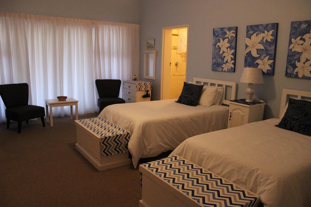 Smuts Ave. Guest Rooms Херманус Екстериор снимка