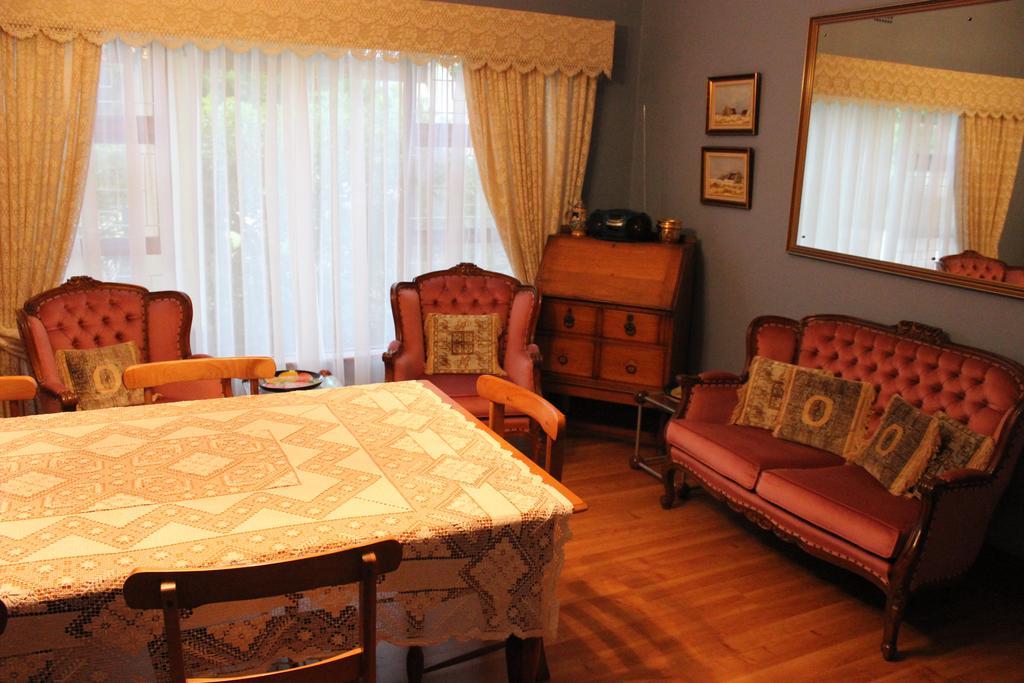 Smuts Ave. Guest Rooms Херманус Екстериор снимка