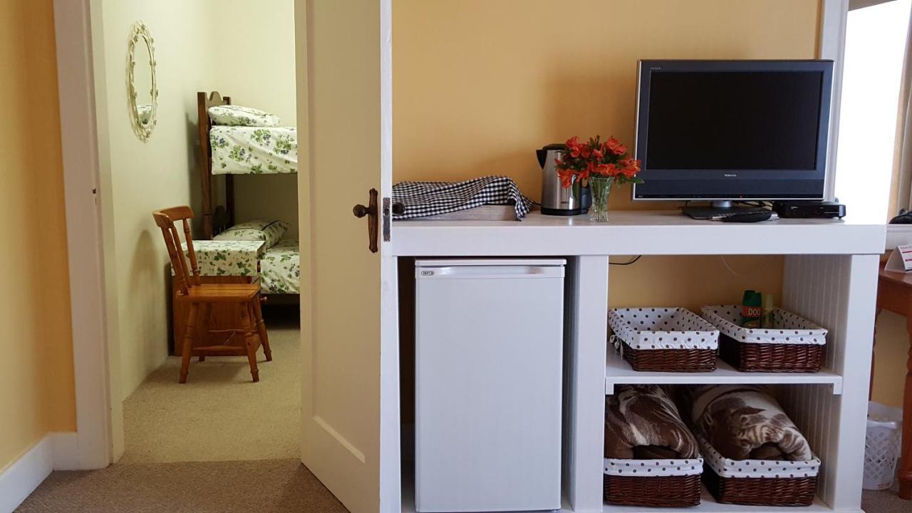 Smuts Ave. Guest Rooms Херманус Екстериор снимка