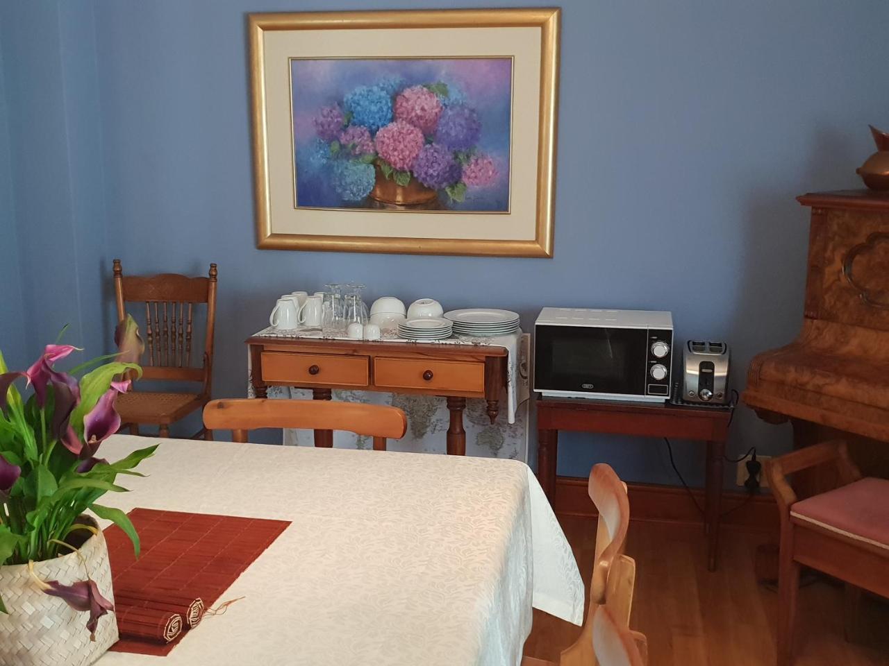 Smuts Ave. Guest Rooms Херманус Екстериор снимка